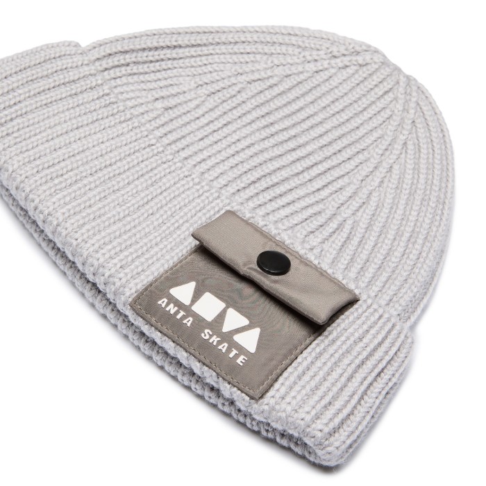 шапка campus beanie от известного бренда вид слева