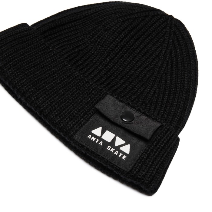 шапка campus beanie от известного бренда вид слева
