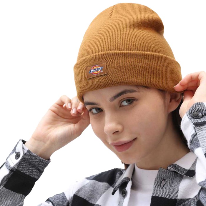 шапка gibsland beanie по цене 2990 руб вид справа