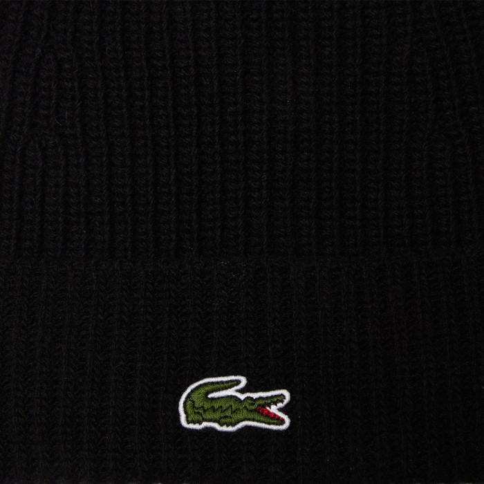шапка knitted cap от бренда lacoste вид слева