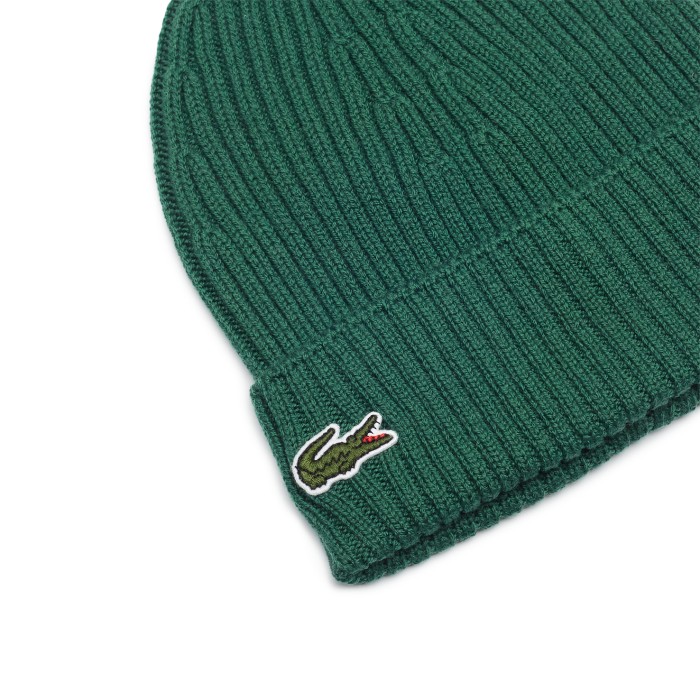 шапка knitted cap от бренда lacoste вид слева