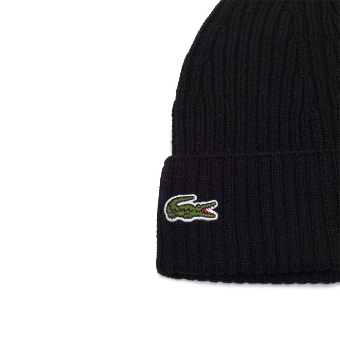 шапка knitted cap от бренда lacoste вид слева