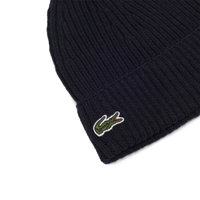 шапка knitted cap от бренда lacoste вид слева