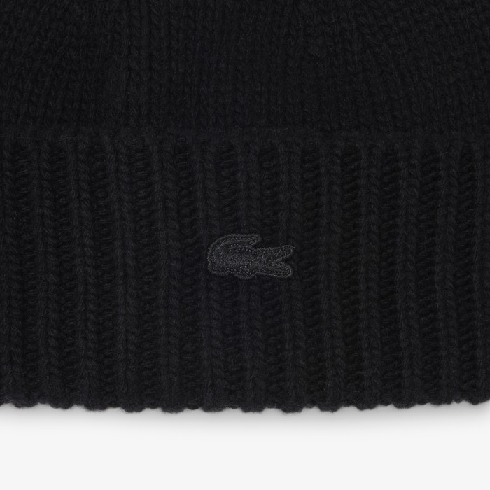 шапка knitted cap от бренда lacoste вид слева