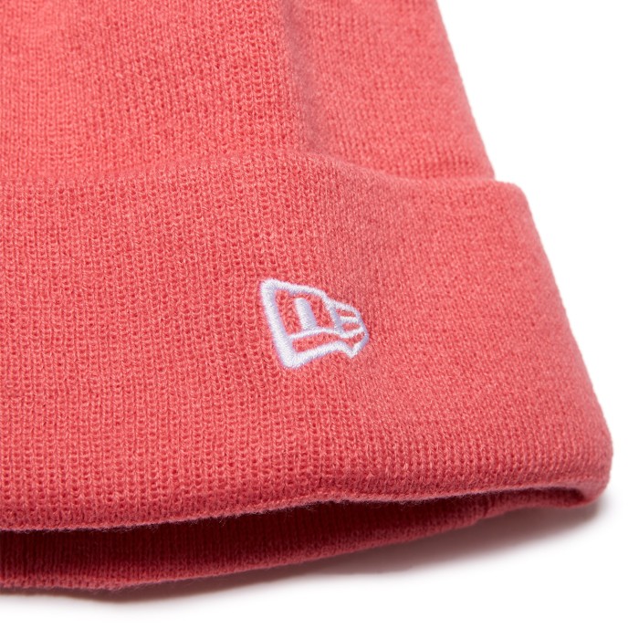 шапка lic 875 double pom cuff knit plm от бренда new era вид слева
