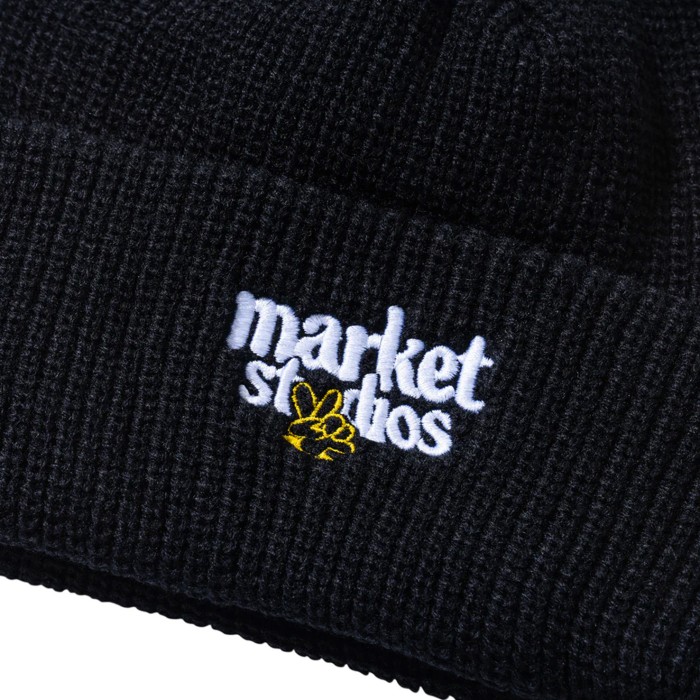 шапка smiley upside down beanie по цене 8490 руб вид справа