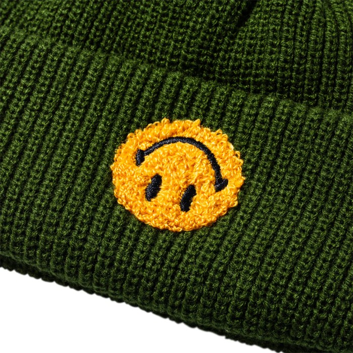 шапка smiley upside down beanie по цене 8490 руб вид справа