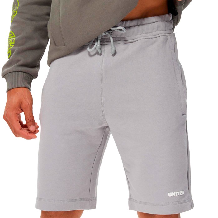 шорты 1.0 essentials m short по цене 2994 руб вид справа