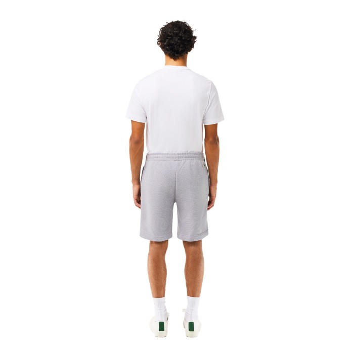 шорты embroidered slogan fleece jogger shorts от бренда lacoste вид слева