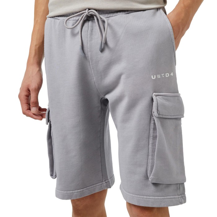 шорты essentials m short по цене 2995 руб вид справа