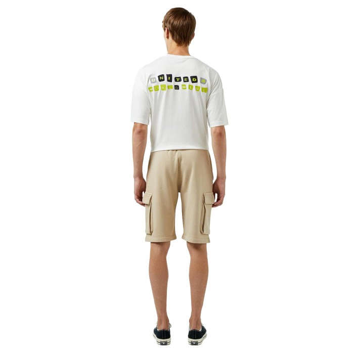 шорты essentials m short от известного бренда вид слева
