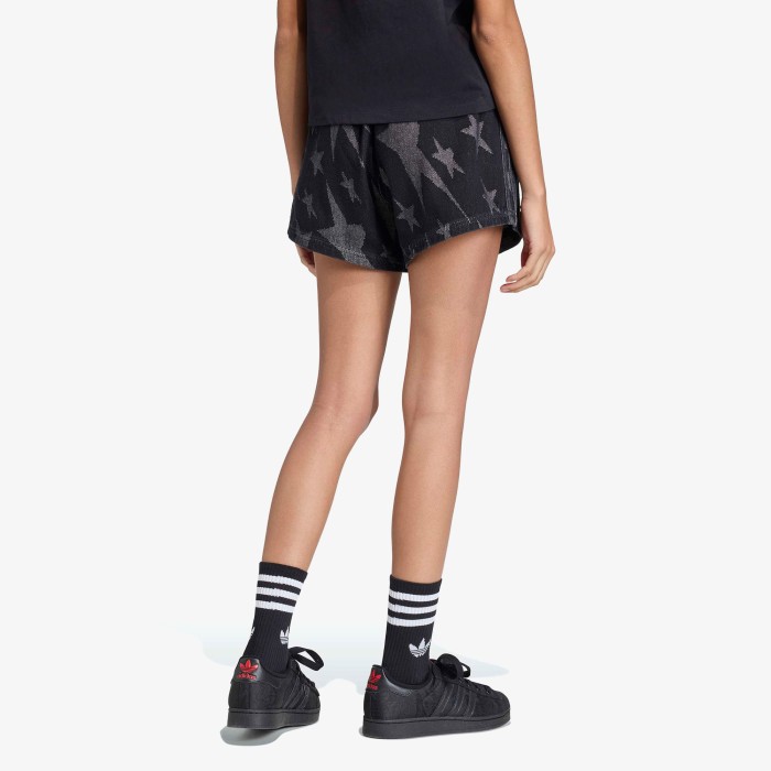 шорты varsity sho от бренда adidas вид слева