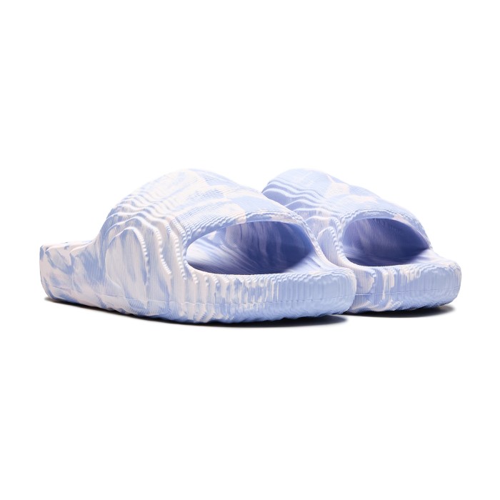 сланцы adilette 22 от бренда adidas вид слева