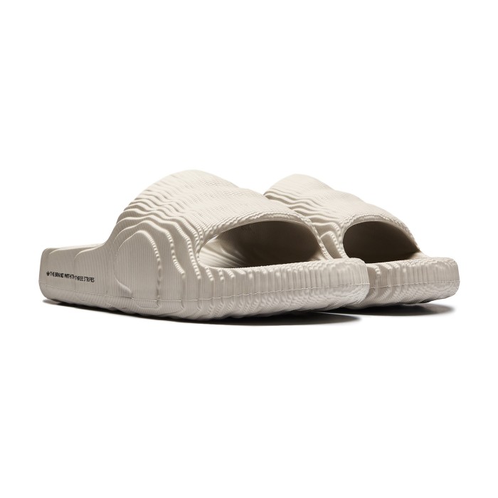сланцы adilette 22 от бренда adidas вид слева