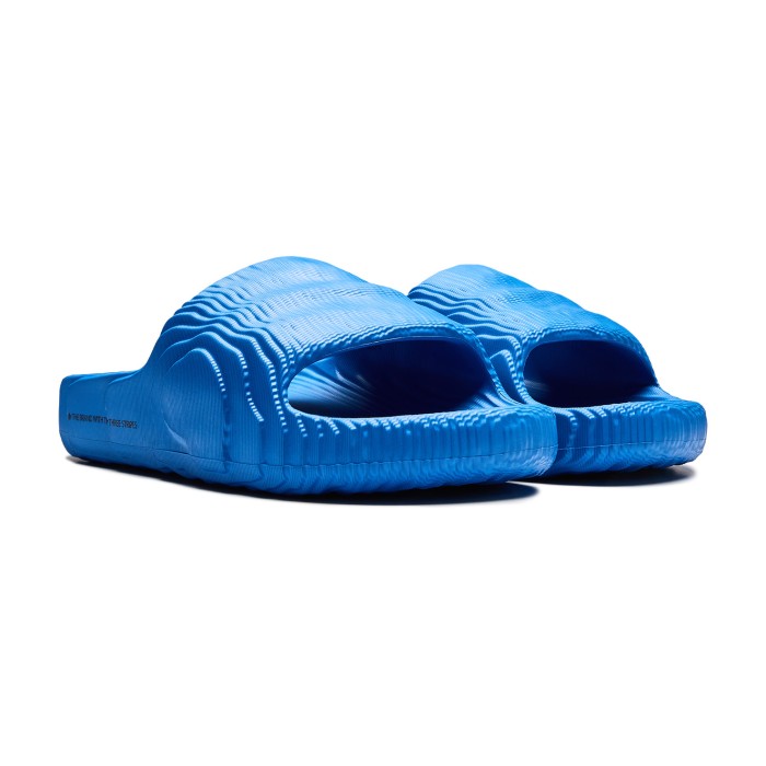 сланцы adilette 22 от бренда adidas вид слева