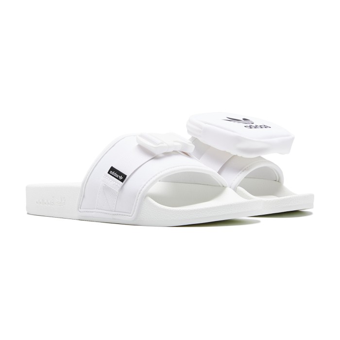 сланцы adilette от бренда adidas вид слева