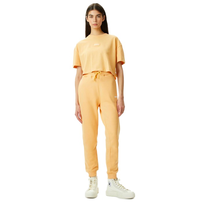 спортивные штаны 1.0 essentials w pants UNUPWSTRC фотография