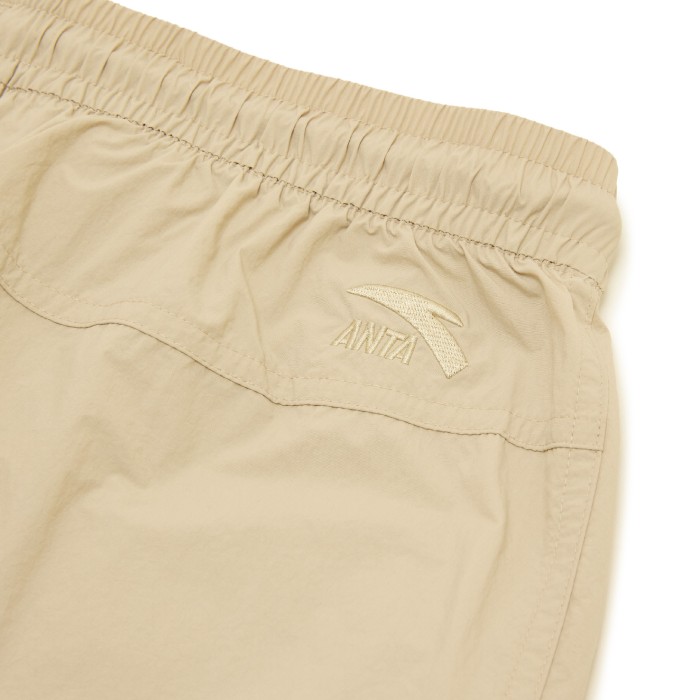 спортивные штаны anta sports club woven track pants по цене 3443 руб вид справа