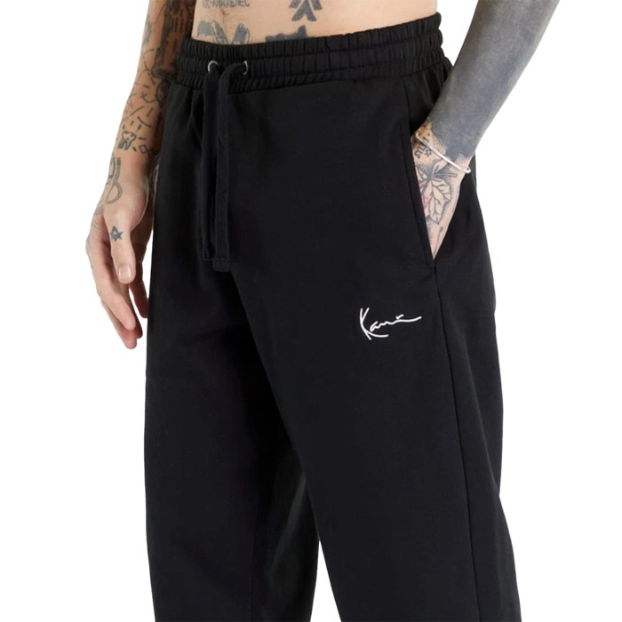 спортивные штаны small signature essential reg. fit sweatpants от бренда karl kani вид слева