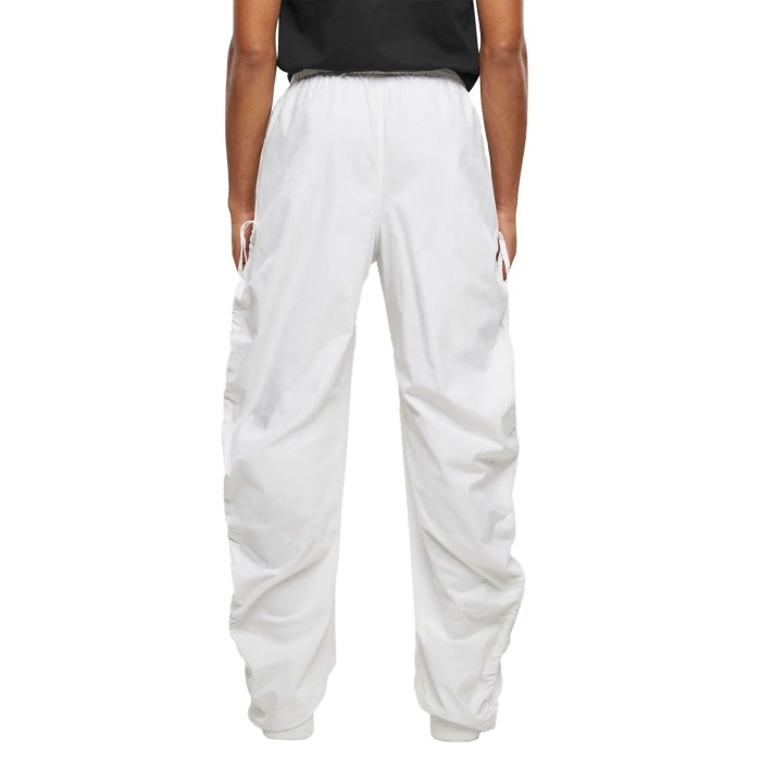 спортивные штаны small signature gathering parachute pants от бренда karl kani вид слева
