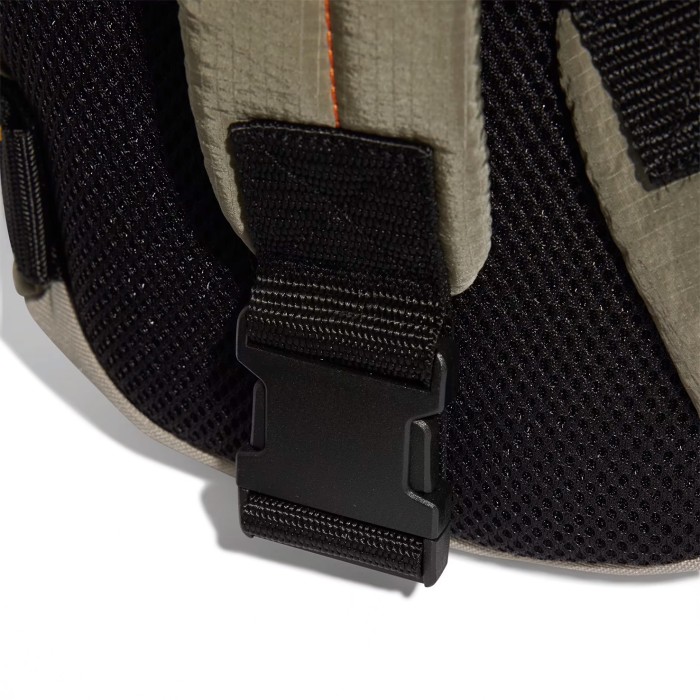 сумка backpack по цене 3499 руб вид справа