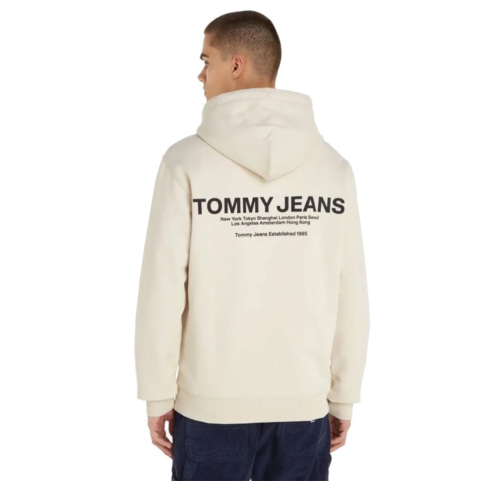 толстовка logo graphic hoody от бренда tommy jeans вид слева