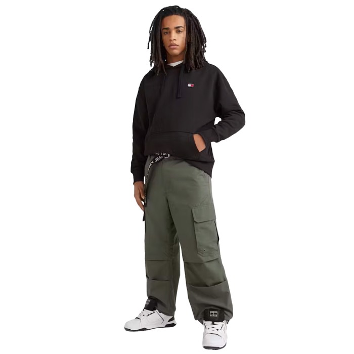 толстовка relaxed fit badge hoodie от бренда tommy jeans вид слева