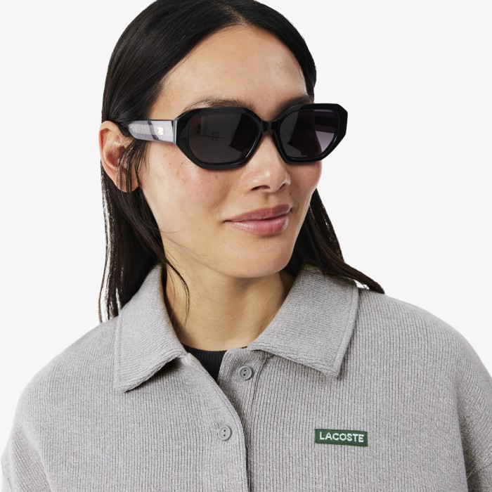 толстовка sweatshirt от бренда lacoste вид слева