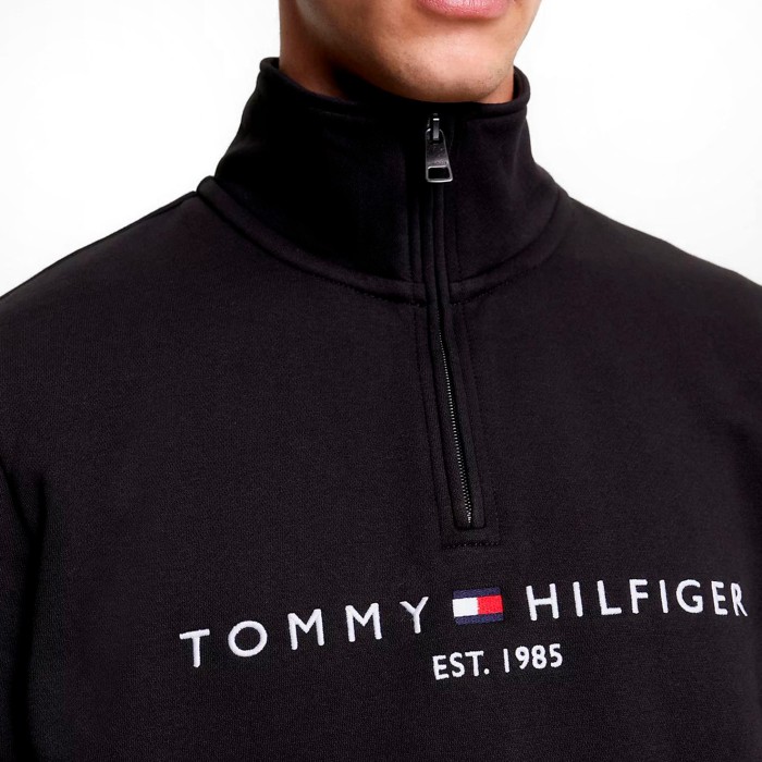 толстовка tommy logo mockneck от бренда tommy hilfiger вид слева