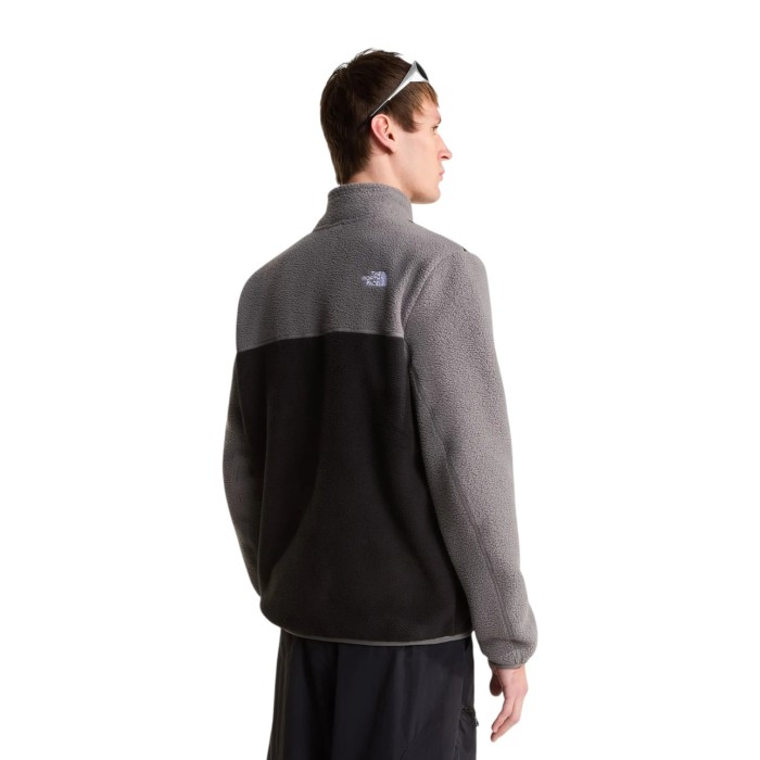 толстовка yumiori 1/4 zip от бренда the north face вид слева