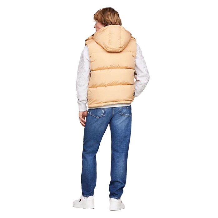 жилетка hooded down alaska puffer vest по цене 18355 руб вид справа