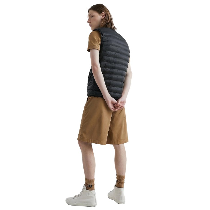 жилетка packable padded recycled vest от бренда tommy hilfiger вид слева