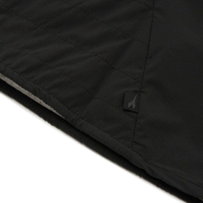 жилетка tech padded vest run crew из италии вид сбоку