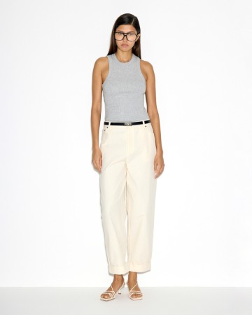 хлопковые брюки с отворотами фотография