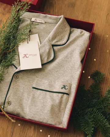 мужская пижамная рубашка с контрастной отделкой фотография