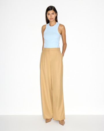 прямые брюки c защипами фотография