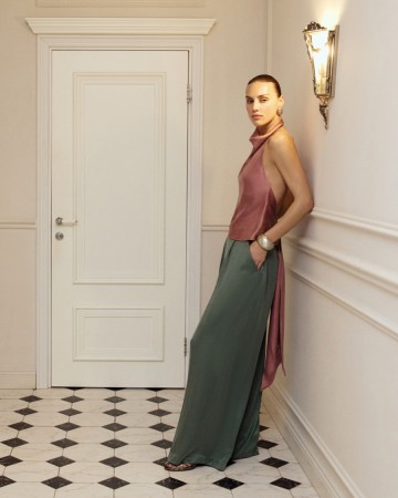 свободные брюки из купро с районом фотография