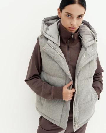 жилет из пальтовой ткани с отстегивающимся капюшоном - женская верхняя одежда cocos 