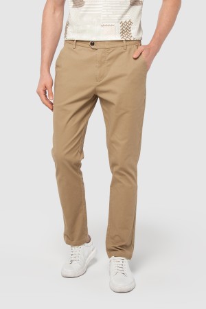 брюки чинос светло-коричневые из хлопка фотография
