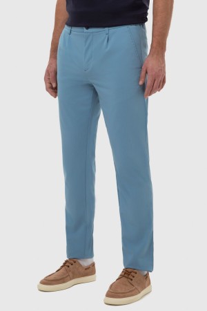 брюки-чинос фотография