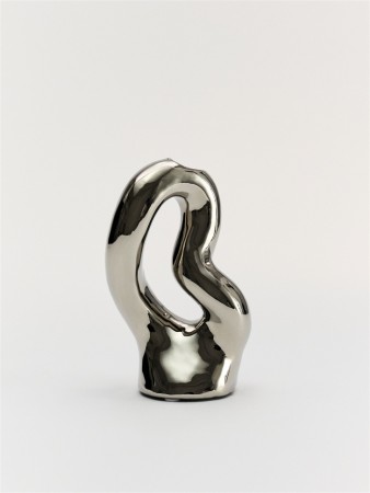 асимметричная ваза из фаянса фотография