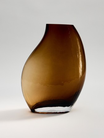 асимметричная ваза из стекла фотография