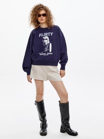 атласные короткие шорты из линейки  young фотография