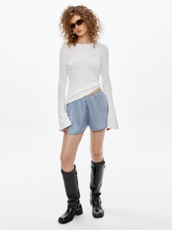 атласные короткие шорты из линейки  young фотография