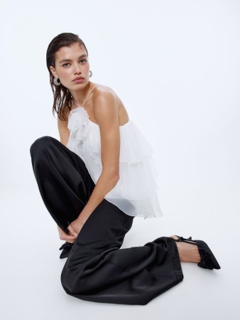 атласные широкие брюки фотография