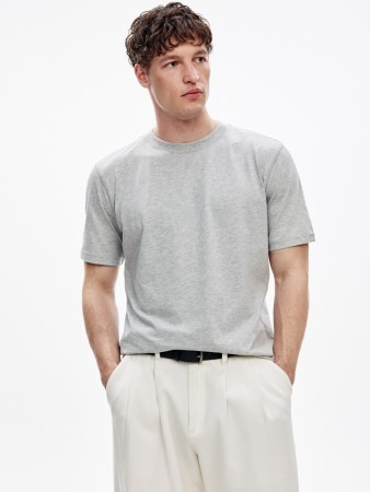 базовая футболка прямого кроя фотография