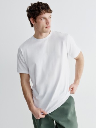 базовая футболка прямого кроя фотография