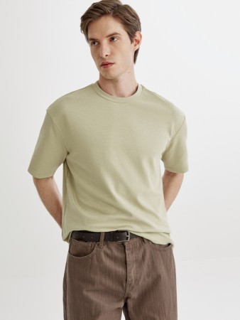 базовая футболка прямого кроя фотография