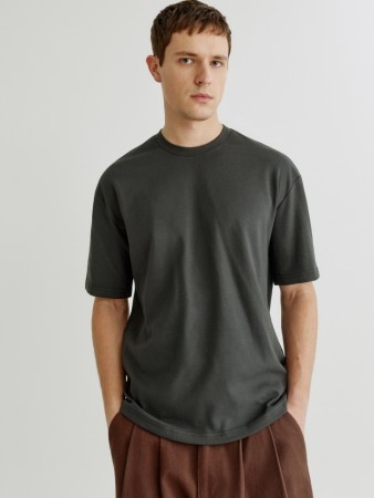 базовая футболка прямого кроя фотография