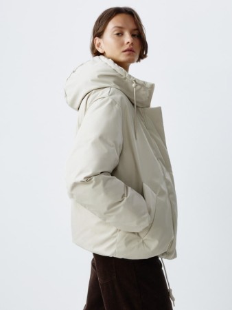 базовая куртка с капюшоном фотография